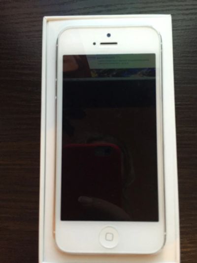 Лот: 4664277. Фото: 1. Iphone 5 Silver 16 Gb. Смартфоны