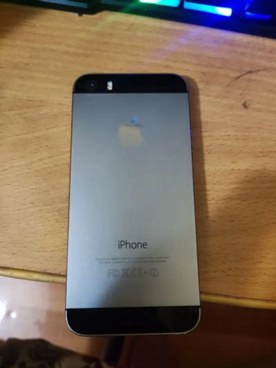 Лот: 21546936. Фото: 1. iPhone 5S 16 Gb. Смартфоны