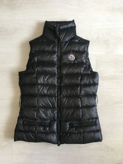 Лот: 13681318. Фото: 1. Жилетка женская Moncler размер... Верхняя одежда
