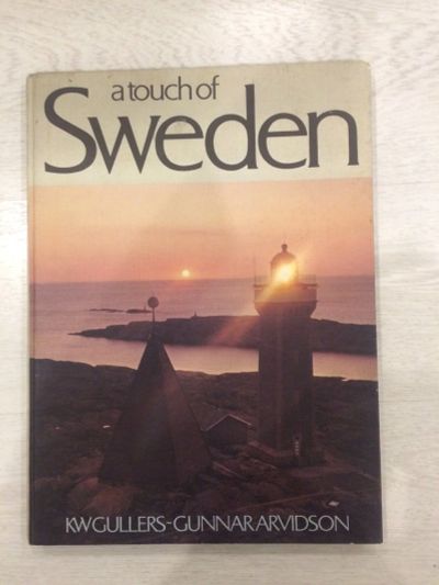 Лот: 12699580. Фото: 1. Книга "A touch of Sweden". Книги для родителей