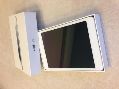 Лот: 3370386. Фото: 1. iPad mini White 16 Gb wi-fi. Планшеты