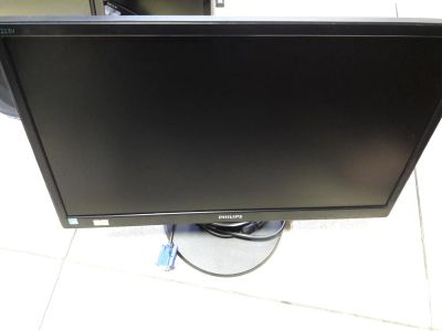 Лот: 11140279. Фото: 1. 21.5" Монитор Philips 223V5L. ЖК-мониторы