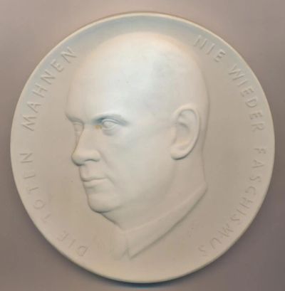 Лот: 18433539. Фото: 1. Германия ГДР Эрнст Тельман Мертвецы... Памятные медали