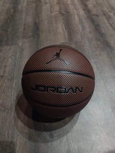 Лот: 19429079. Фото: 1. Мяч баскетбольный новый Nike Jordan... Мячи, ракетки, шайбы, клюшки