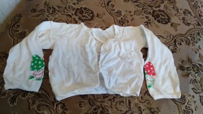 Лот: 12527893. Фото: 1. распашонка с грибком на рукове. Ползунки, распашонки, слипы