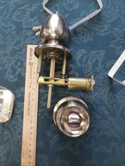 Лот: 19041753. Фото: 1. Ручка дверная с замком новая. Замки