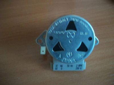 Лот: 4738681. Фото: 1. Электродвигатель гриля.Круглый... Запчасти для остальной бытовой техники