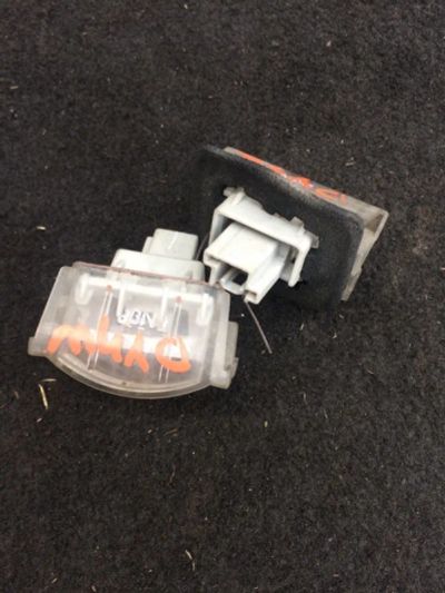 Лот: 21411398. Фото: 1. подсветка номера Mazda Demio DY3W... Двигатель и элементы двигателя
