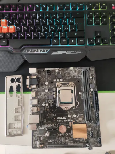Лот: 25741937. Фото: 1. ASUS H110M R. Материнские платы