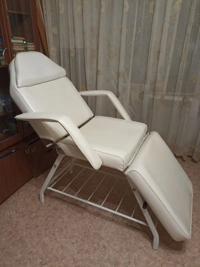 Лот: 19933330. Фото: 1. Косметологическое кресло. Массажные столы и кресла