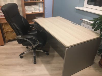 Лот: 18097058. Фото: 1. Офисный стол и кресло. Компьютерные и письменные столы