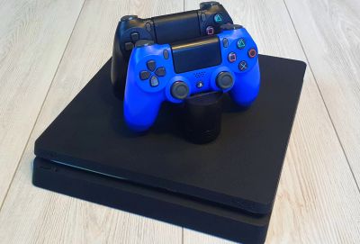 Лот: 19679367. Фото: 1. Игровая консоль PS4 Sony PlayStation... Игровые приставки, консоли