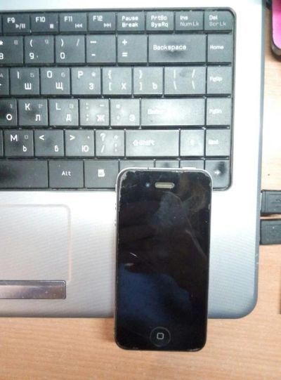 Лот: 8392046. Фото: 1. iPhone 4, 8 Gb. Смартфоны