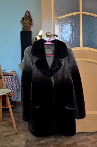 Лот: 4380720. Фото: 1. Шуба (мутон); размер: 44-46; хорошее... Верхняя одежда