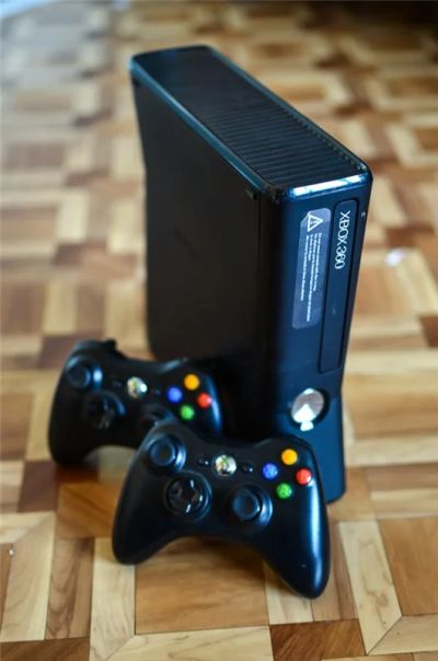 Лот: 10092059. Фото: 1. X-Box 360 + 2 беспроводных геймпада. Игровые приставки, консоли