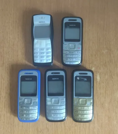 Лот: 25636767. Фото: 1. Nokia 1100 , Nokia 1200. Кнопочные мобильные телефоны