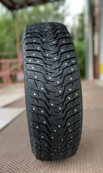 Лот: 25885445. Фото: 1. Зимняя резина 225/55 R-17 " Westlake... Шины