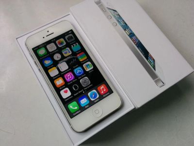 Лот: 5833902. Фото: 1. Apple iPhone 5 White. С документами. Смартфоны