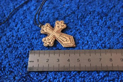 Лот: 3061510. Фото: 1. Крестик из бересты. Плетение из лозы, лыка, бересты