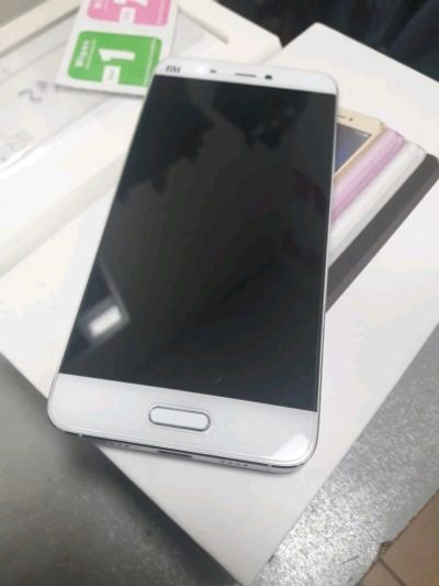 Лот: 12230185. Фото: 1. Продам xiaomi mi 5 в идеальном... Дисплеи, дисплейные модули, тачскрины