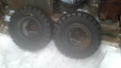 Лот: 25355316. Фото: 1. Шины на болгарский погрузчик 18... Шины