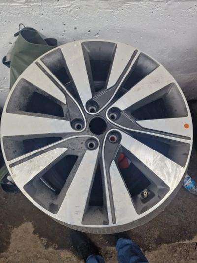 Лот: 22206423. Фото: 1. Оригинальный литой диск KIA R19. Диски