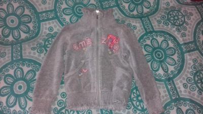 Лот: 9125670. Фото: 1. Кофточка серая на 3-4 года. Свитера, худи, толстовки