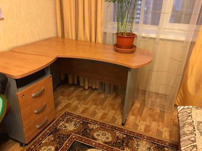 Лот: 12658750. Фото: 1. Стол компьютерный. Компьютерные и письменные столы