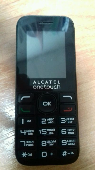 Лот: 12328456. Фото: 1. Сотовый телефон Alcatel onetouch... Кнопочные мобильные телефоны