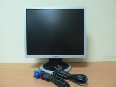 Лот: 11964421. Фото: 1. Монитор Samsung SyncMaster 740N. ЖК-мониторы
