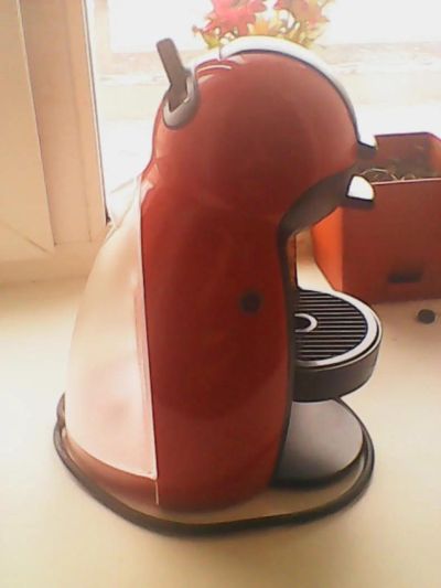 Лот: 5101889. Фото: 1. Капсульная кофеварка Nescafe Dolce... Чайники, кофемашины, кулеры