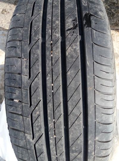 Лот: 7015100. Фото: 1. Покрышки с порезами 225/45/19... Шины