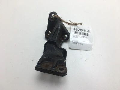 Лот: 20392709. Фото: 1. Кронштейн опоры двигателя Toyota... Двигатель и элементы двигателя