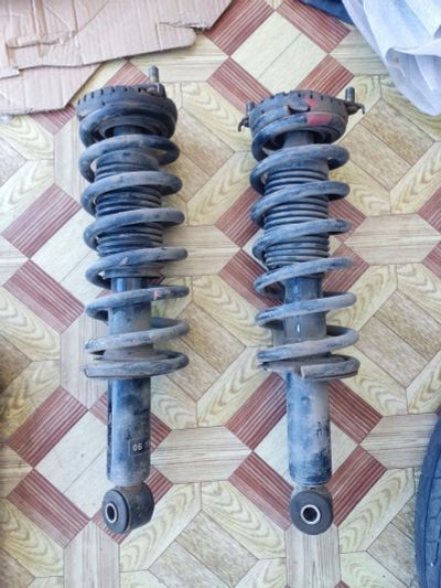 Лот: 20054057. Фото: 1. Задние стойки subaru legacy be... Ходовая, подвеска, рулевое управление
