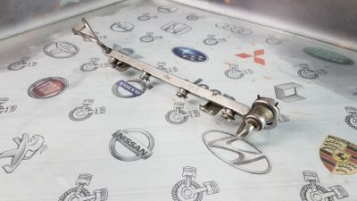 Лот: 24315318. Фото: 1. Регулятор давления топлива Audi... Топливная система