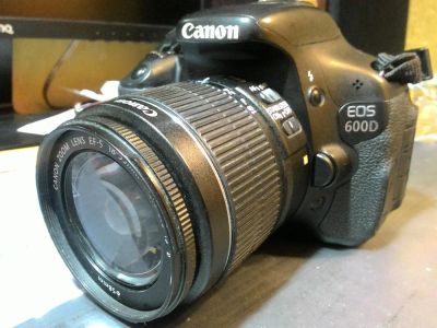 Лот: 7443058. Фото: 1. CANON 600D + EF-S 18-55 IS II. Цифровые зеркальные