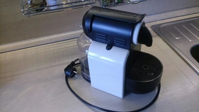 Лот: 11372194. Фото: 1. Кофеварка Delonghi Nespresso Essenza... Чайники, кофемашины, кулеры