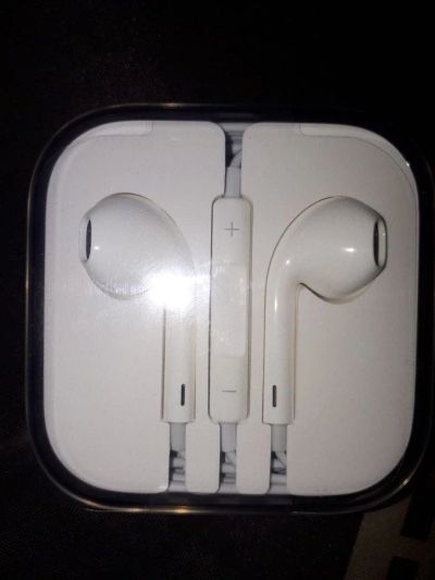 Лот: 10579502. Фото: 1. Наушники Apple EarPods оригинальные... Красноярск