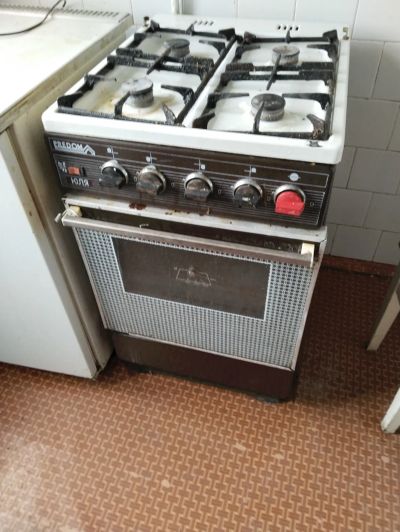 Лот: 25375535. Фото: 1. Газовая плита Юля. Плиты, духовые шкафы, варочные поверхности