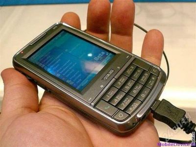 Лот: 118739. Фото: 1. Asus P526. Смартфоны