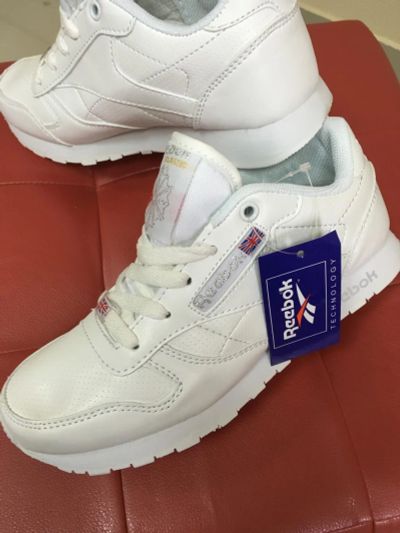 Лот: 7194987. Фото: 1. Кроссовки Reebok белые 36-41. Кеды, кроссовки, слипоны