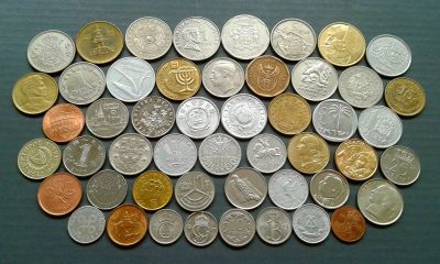 Лот: 14704569. Фото: 1. 50 иностранных монет - одним лотом... Наборы монет