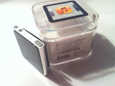 Лот: 3404248. Фото: 1. iPod nano 6 silver 8gb в коробке. Плееры