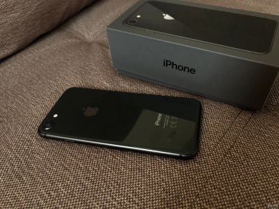 Лот: 13979545. Фото: 1. IPhone 8 64 Gb (черный, в отличном... Смартфоны