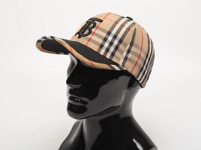 Лот: 22156629. Фото: 1. Кепка Burberry. Шарфы, платки