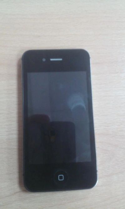 Лот: 10497849. Фото: 1. IPhone 4. Кнопочные мобильные телефоны