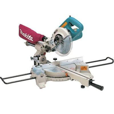 Лот: 3734576. Фото: 1. Продам торцовочную пилу Makita... Электроинструмент