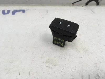 Лот: 21711665. Фото: 1. кнопка стеклоподъемника Ford Focus... Двигатель и элементы двигателя
