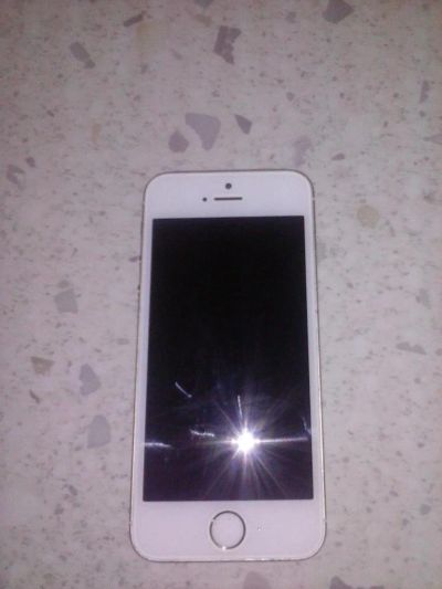 Лот: 6801518. Фото: 1. Продам iPhone 5s белый 16 гб. Смартфоны