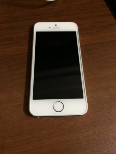 Лот: 4816136. Фото: 1. Iphone 5s белый 16gb.(A1457) Читайте... Смартфоны